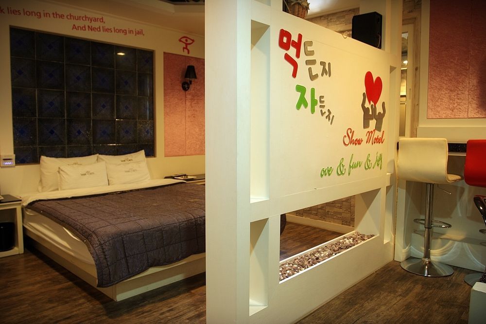 Show Hotel Busan Ngoại thất bức ảnh